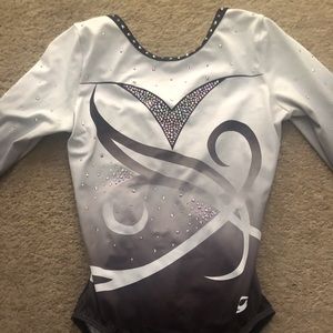 GK Competition leotard. 3/4 sleeves keyhole back